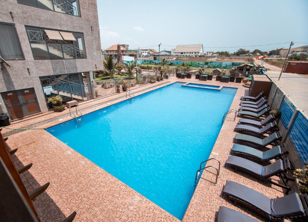 Plus 33 Hotel Nungua Esterno foto