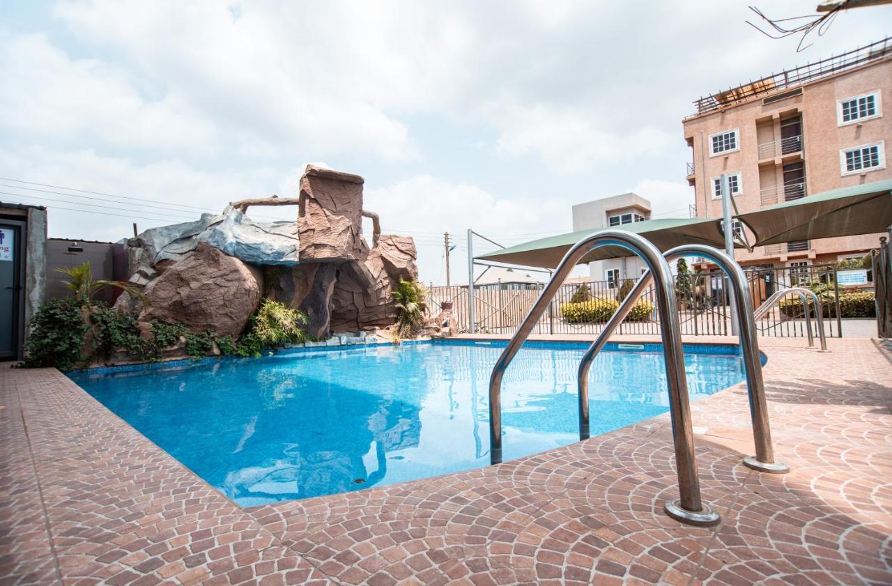 Plus 33 Hotel Nungua Esterno foto