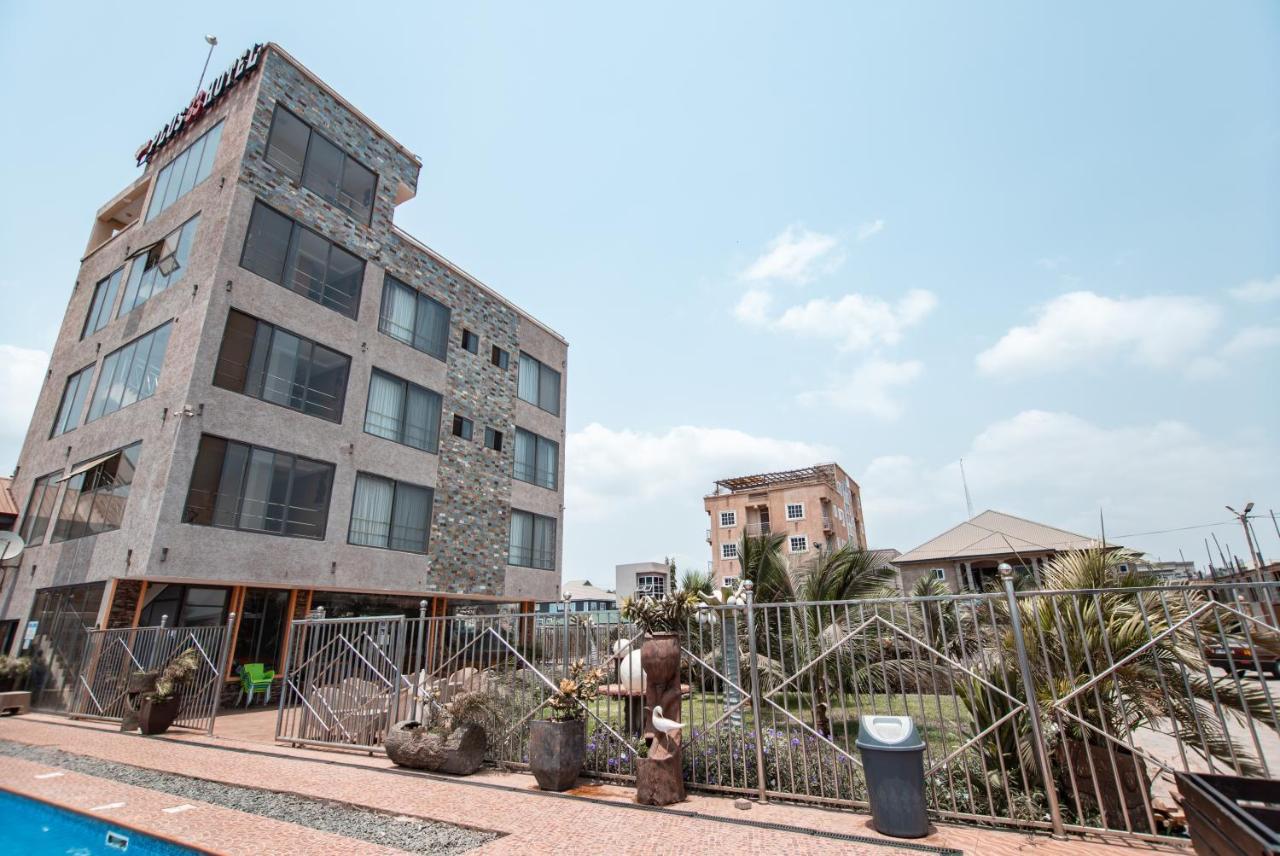 Plus 33 Hotel Nungua Esterno foto