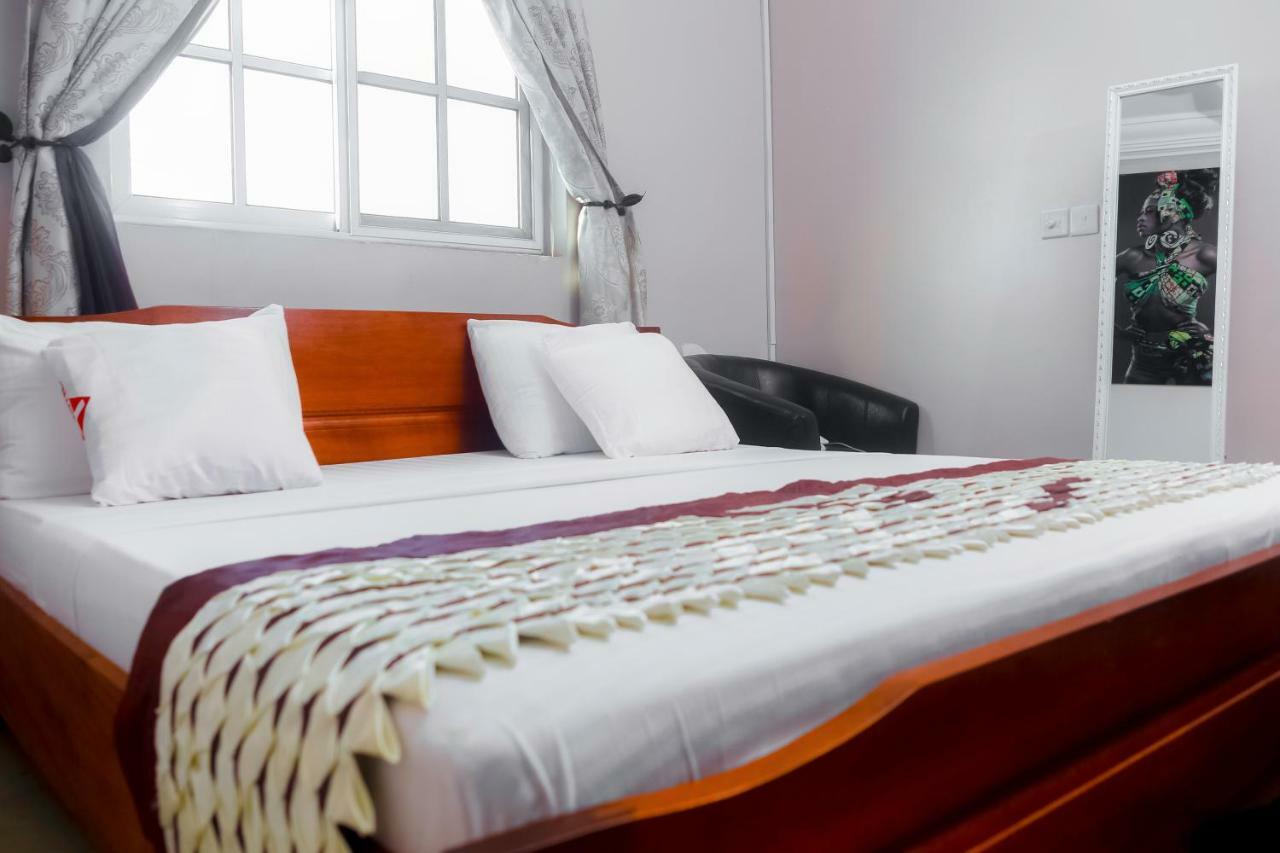 Plus 33 Hotel Nungua Esterno foto