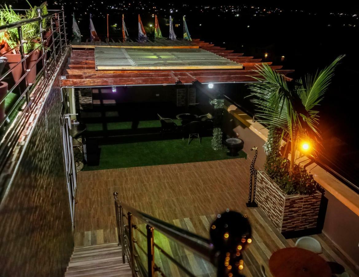 Plus 33 Hotel Nungua Esterno foto