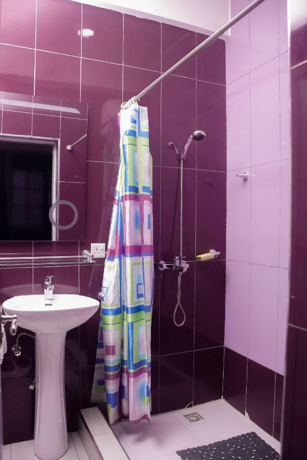 Plus 33 Hotel Nungua Esterno foto