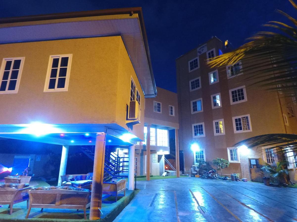 Plus 33 Hotel Nungua Esterno foto