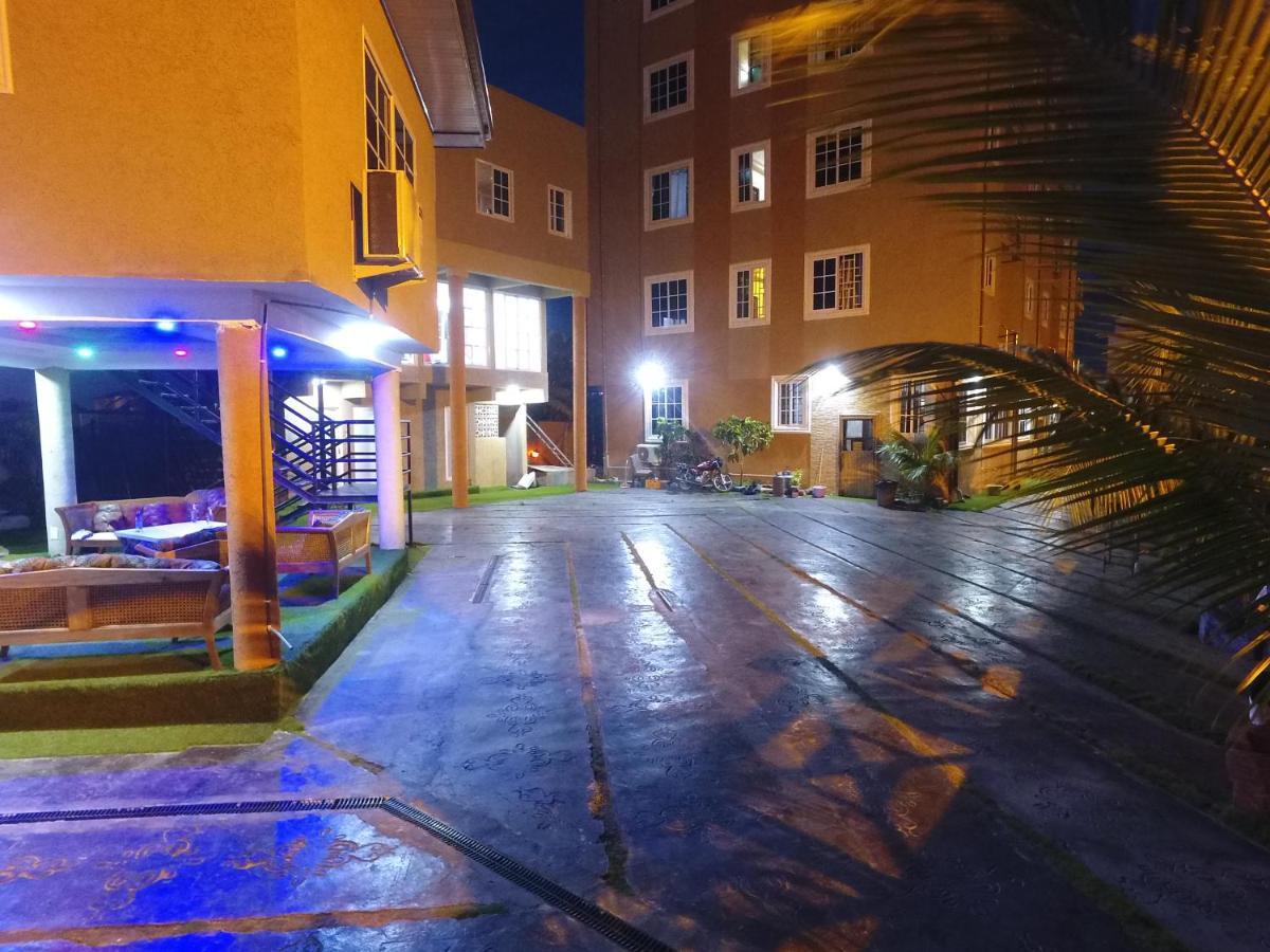 Plus 33 Hotel Nungua Esterno foto